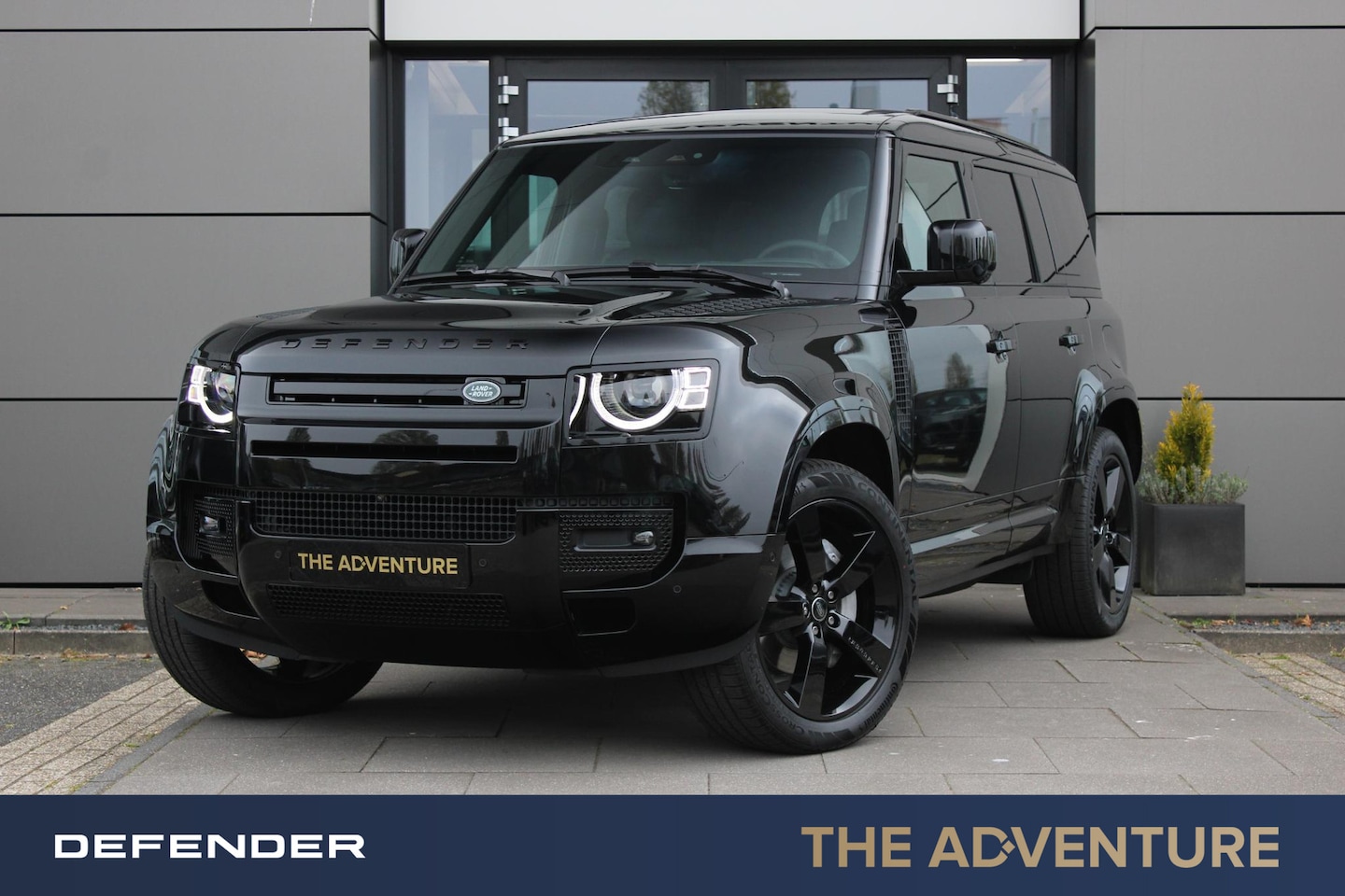 Land Rover Defender 110 - 2.0 P300e 110 X-Dynamic HSE | 22 Inch | Pano | Trekhaak - AutoWereld.nl