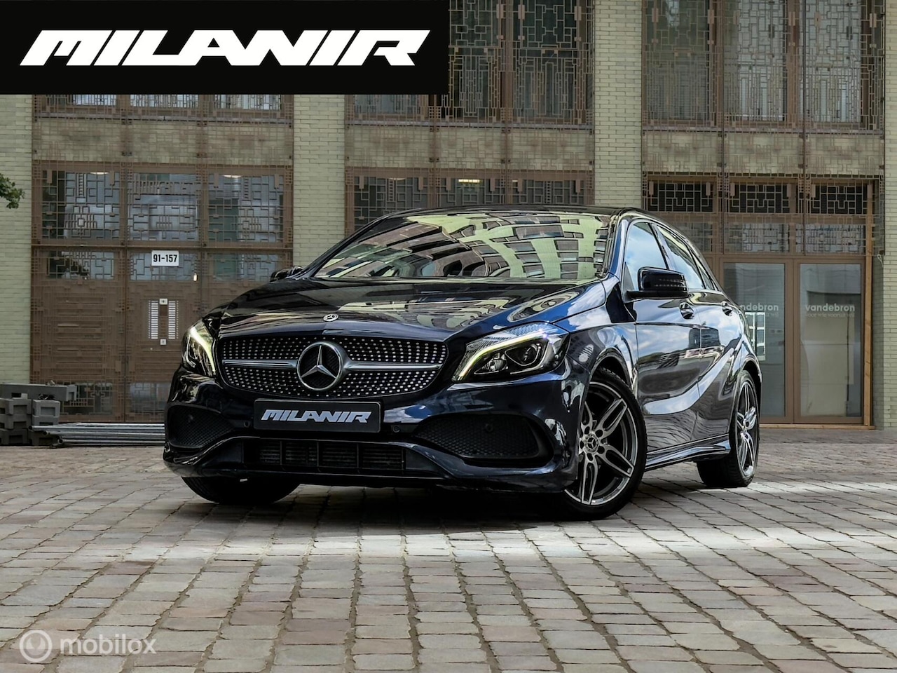 Mercedes-Benz A-klasse - 180 AMG Line |Pano|Stoelverwarming|Carbon - AutoWereld.nl