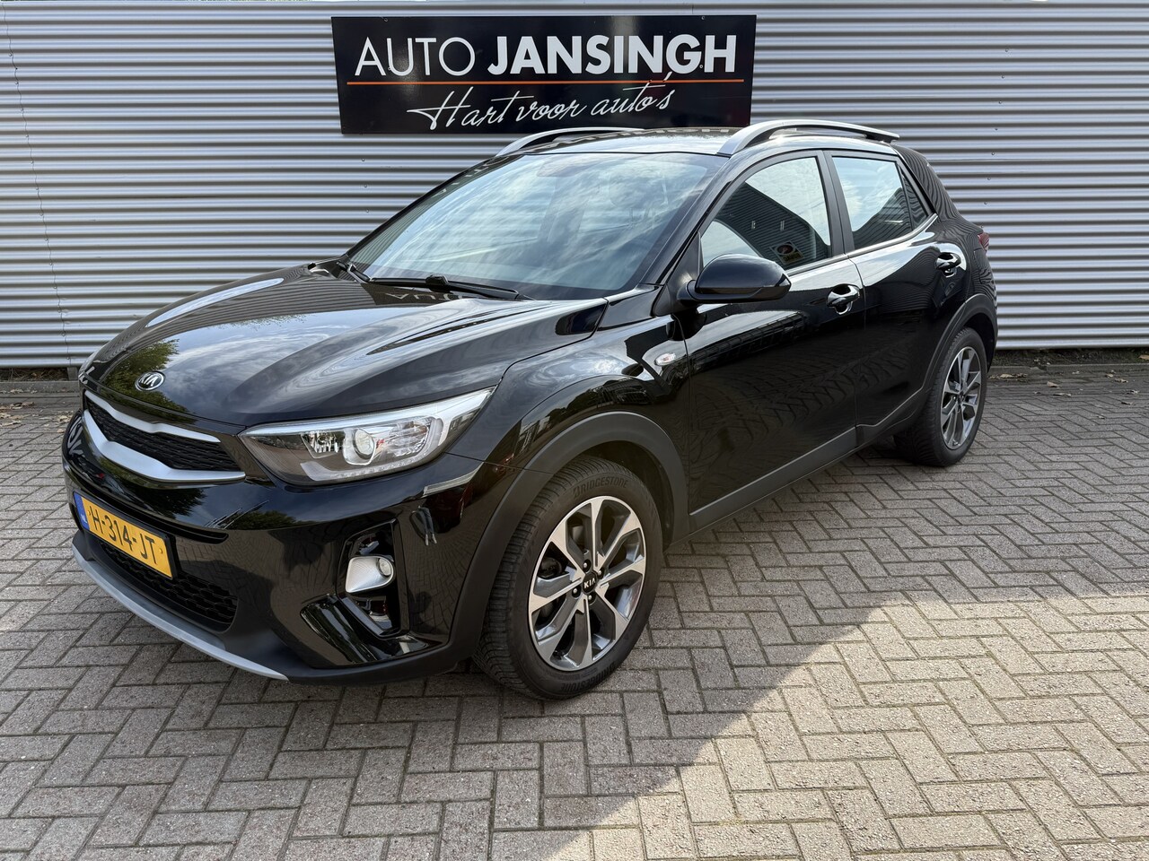 Kia Stonic - 1.0 T-GDi DynamicLine Nieuwstaat!! | Trekhaak | Camera | Navigatie | Airco | Allseason Ban - AutoWereld.nl