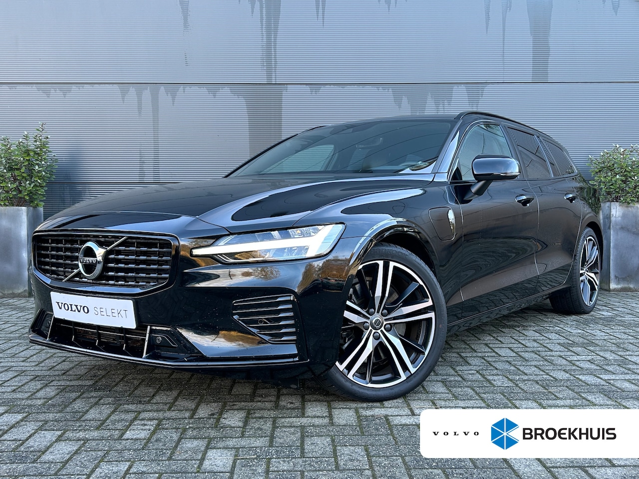 Volvo V60 - 2.0 T6 Recharge AWD R-Design | Trekhaak | Pilot Assist | Sportstoel | BLIS | Stoel & stuur - AutoWereld.nl
