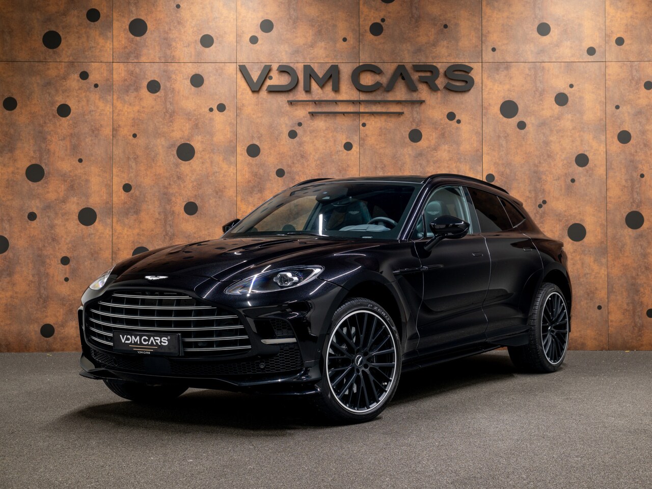Aston Martin DBX - 4.0 V8 707 | Carbon | Ventilatie | ACC | 360° | Keyless | - AutoWereld.nl