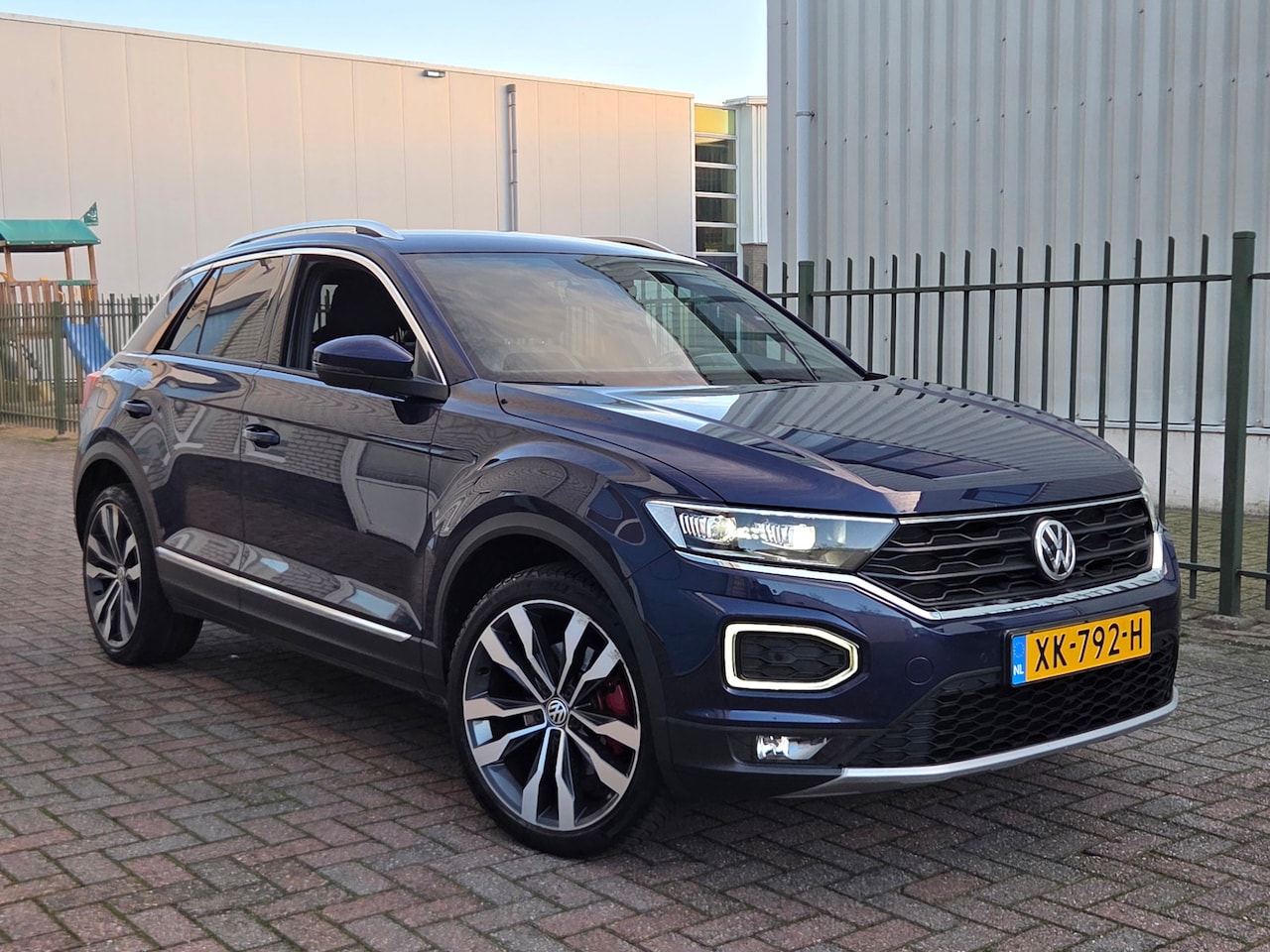 Volkswagen T-Roc - 1.5 TSI Sport Virtual-Camera-Full led-Leder - AutoWereld.nl