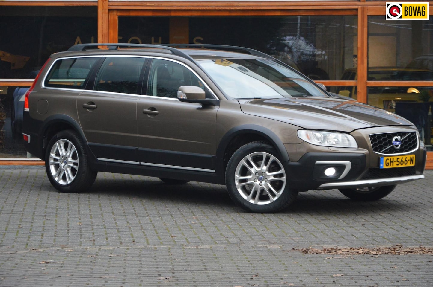 Volvo XC70 - D5 AWD Classic Edition | 5 Cilinder | Camera | Trekhaak 2100KG | Stoelverwarming | Standka - AutoWereld.nl