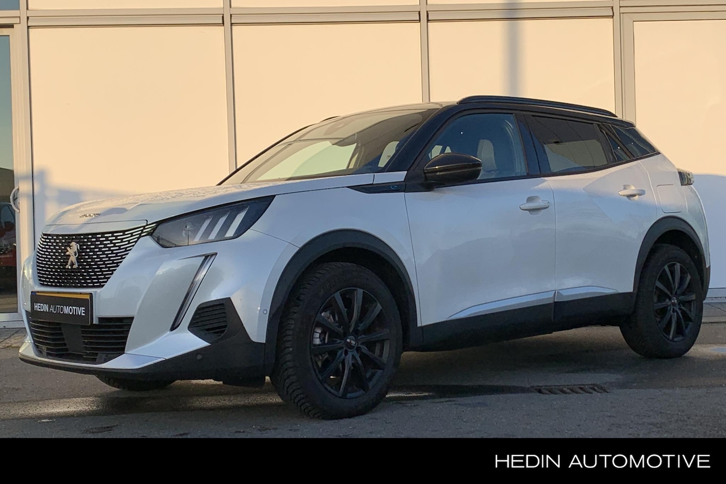 Peugeot e-2008 - EV GT 50 kWh | Stoelverwarming | Adaptive Cruise control | Navigatie | Achteruitrijcamera - AutoWereld.nl