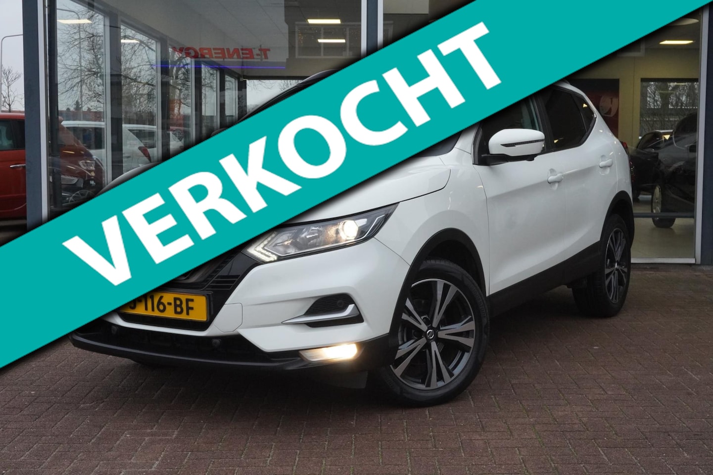 Nissan Qashqai - 1.3 DIG-T N-Connecta 5deurs | Navigatie | Airco | Panodak | Vol opties | Elek. Pakket | In - AutoWereld.nl