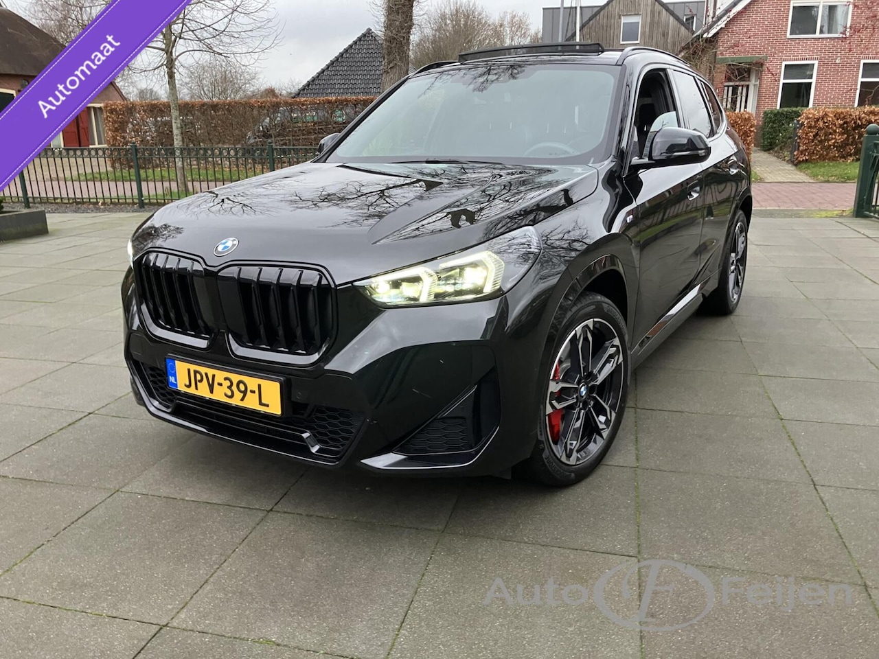 BMW X1 - sDrive18i m-sport pro panoramadak trekhaak 19 inch - AutoWereld.nl