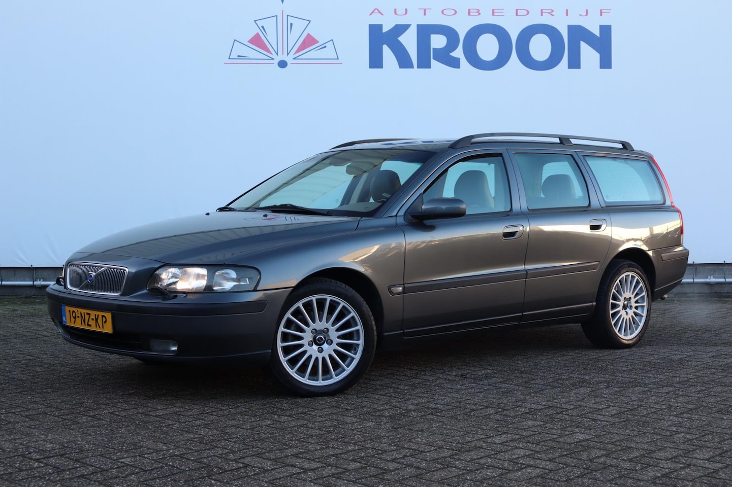 Volvo V70 - 2.4 Black Sapphire Edition II I Trekhaak I Nette staat!! - AutoWereld.nl