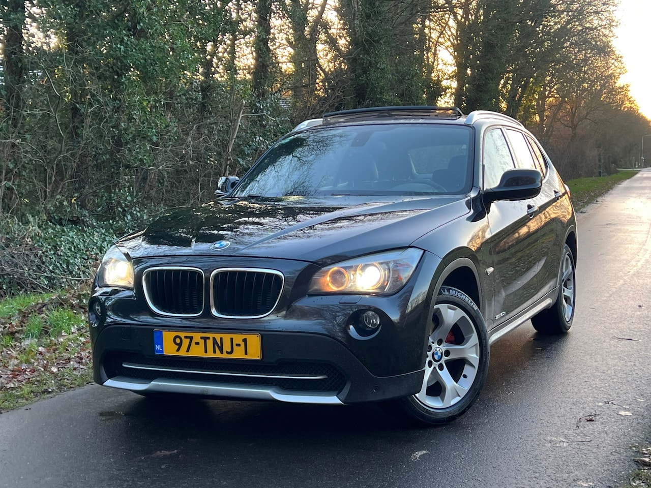 BMW X1 - SDrive20d Business | Dealeronderhouden | Orgineel Nederlands | Camera | Navi | Pano | Lede - AutoWereld.nl