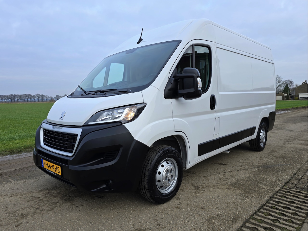 Peugeot Boxer - 2.2 BlueHDi L2 H2 3.5T 140 Pk - Euro 6 - Navi - Airco - Cruise Control - AutoWereld.nl