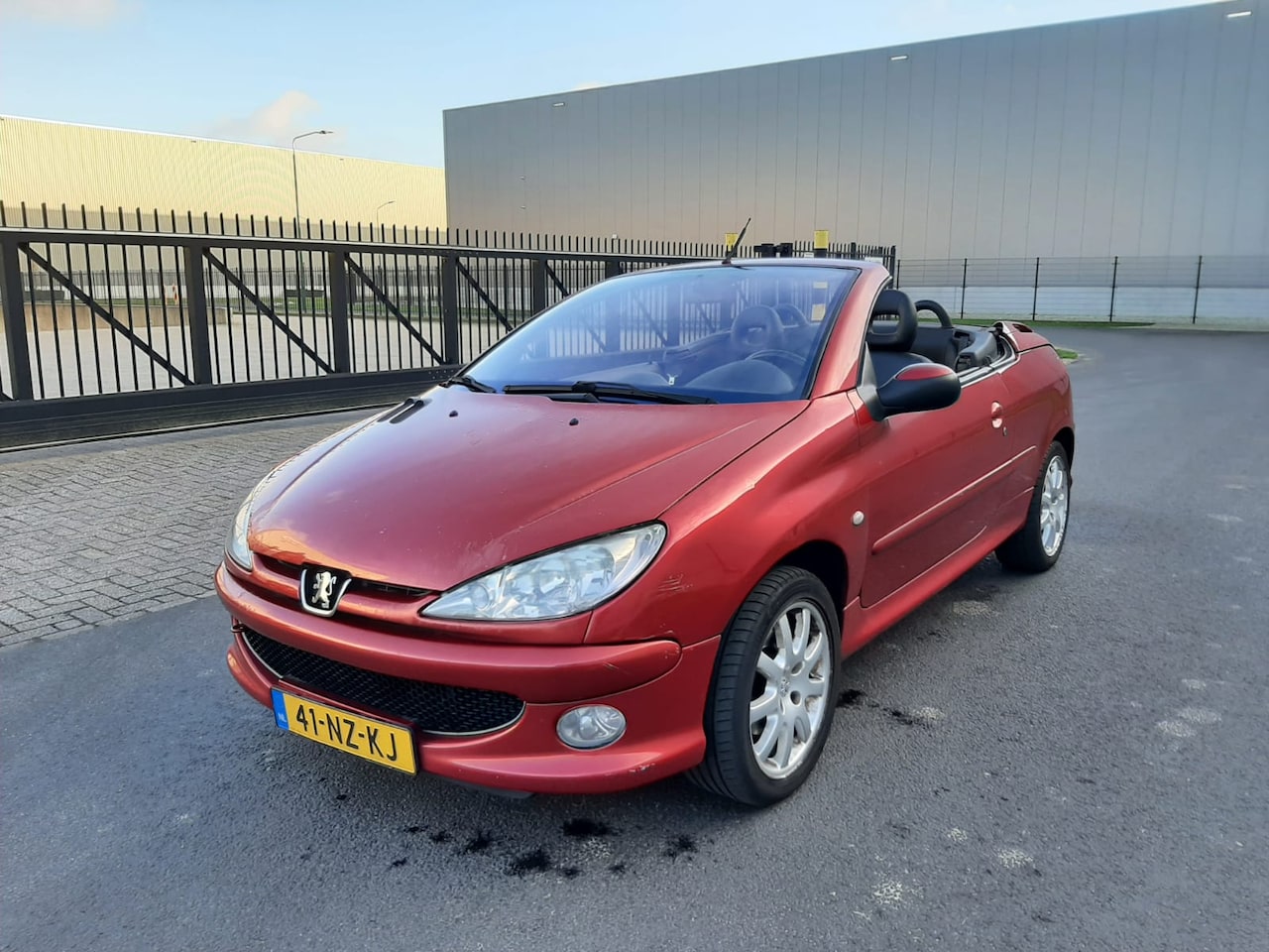 Peugeot 206 CC - 1.6-16V cabrio met APK / leder / climate control etc - AutoWereld.nl
