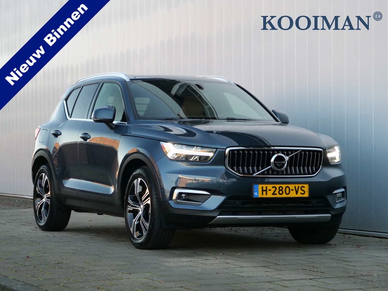 Volvo XC40 - 1.5 T5 Twin Engine Inscription 262 Pk Automaat Navigatie / Leer / Schuifdak / Camera / App - AutoWereld.nl