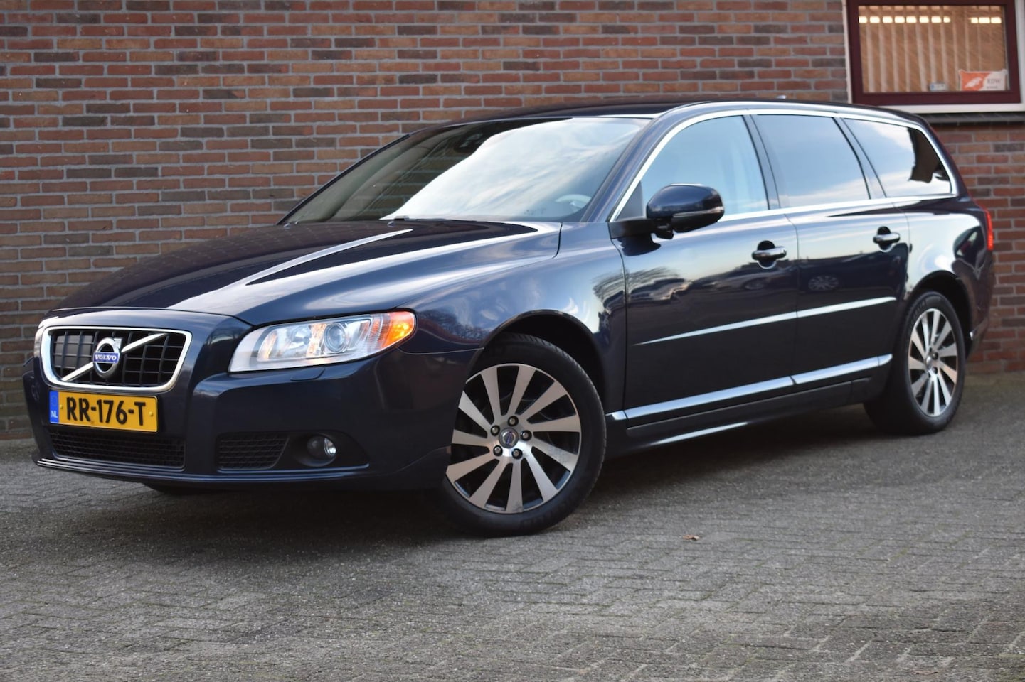 Volvo V70 - 2.0 T5 Summum '13 Leder Xenon Clima Navi Cruise Inruil mogelijk - AutoWereld.nl