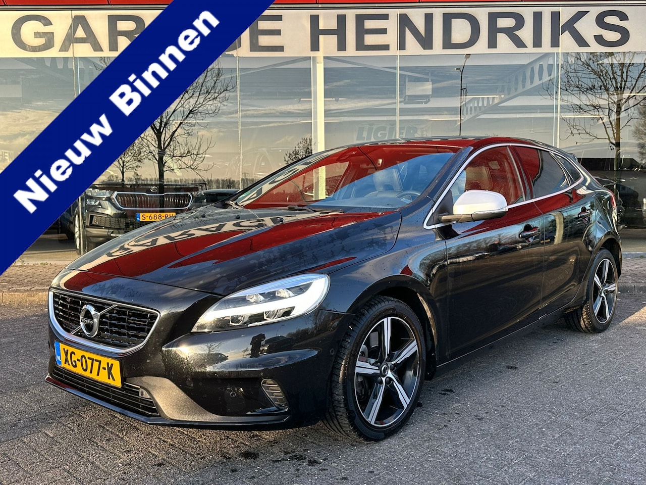 Volvo V40 - 1.5 T3 153pk Polar+ Sport Automaat | Pano | Trekhaak 1500kg | H&K | occasion - AutoWereld.nl