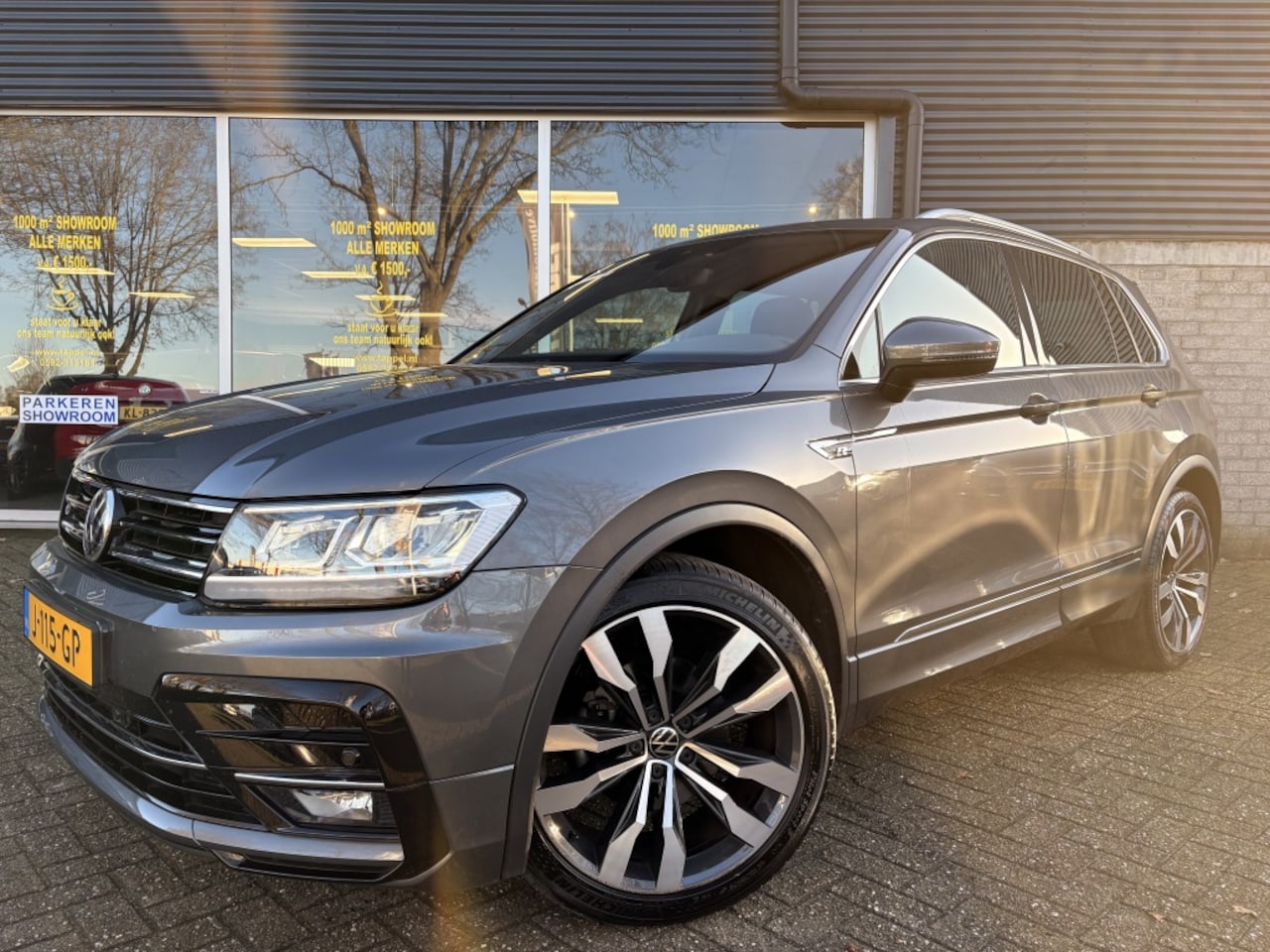 Volkswagen Tiguan - 1.5 TSI Highl. Bus R - AutoWereld.nl