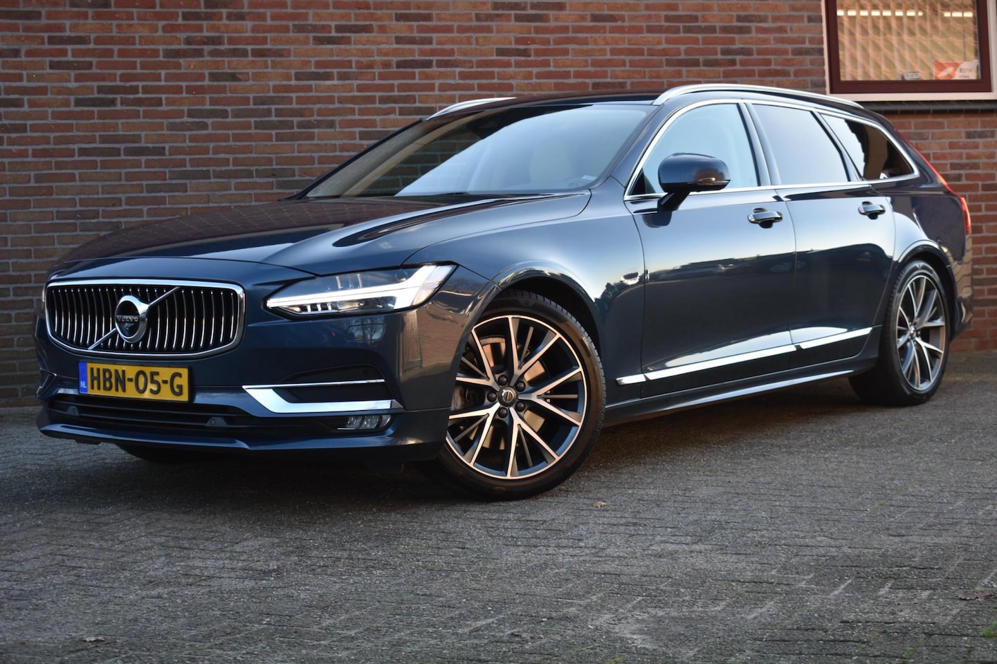 Volvo V90 - 2.0 B5 R-Design '20 LED LEder Clima NAvi Cruise Inruil mogelijk - AutoWereld.nl