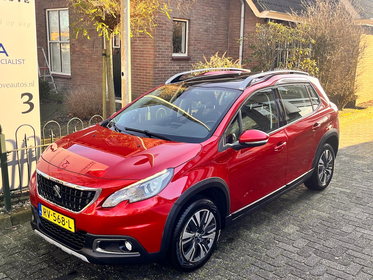 Peugeot 2008 - 1.2 PureTech Allure Automaat - AutoWereld.nl