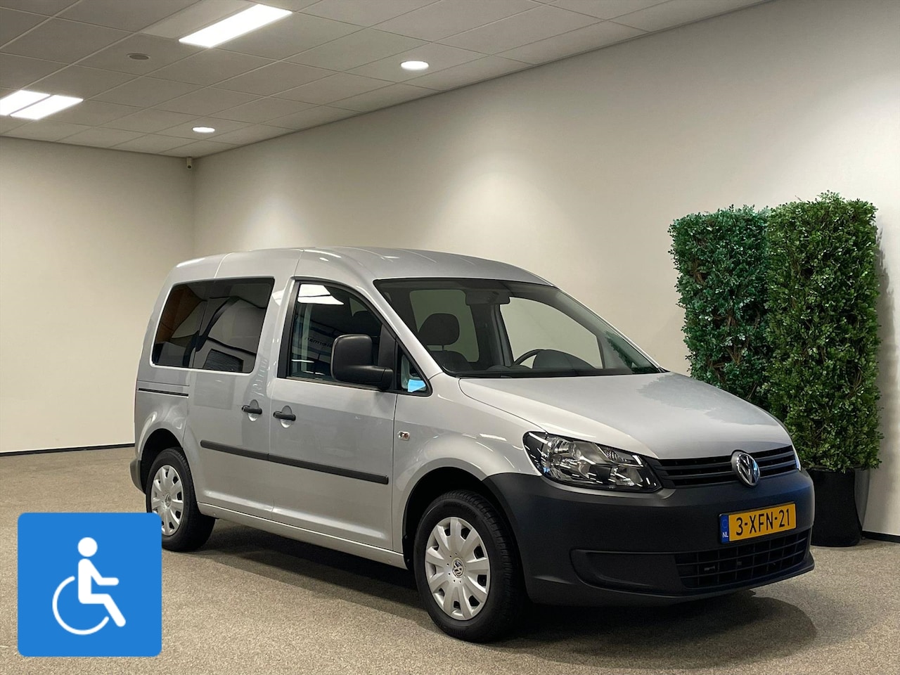 Volkswagen Caddy - Rolstoelauto 3+1 of 5+0 incl. draaistoel - AutoWereld.nl