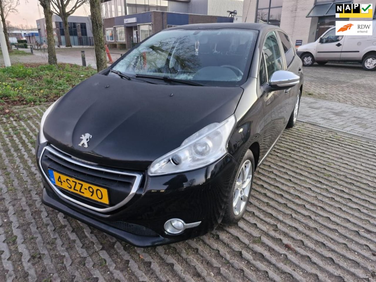 Peugeot 208 - 1.2 e-VTi Oxygo. Automaat Bj.2014 Kmst.150695 Met APK tot 30-01-2027 - AutoWereld.nl