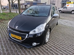 Peugeot 208 - 1.2 e-VTi Oxygo. Automaat Bj.2014 Kmst.150695 Met APK tot 30-01-2027