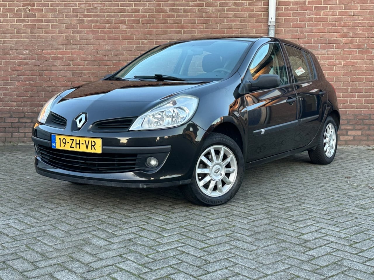 Renault Clio - 1.2-16V Special Line 1.2-16V Special Line - AutoWereld.nl
