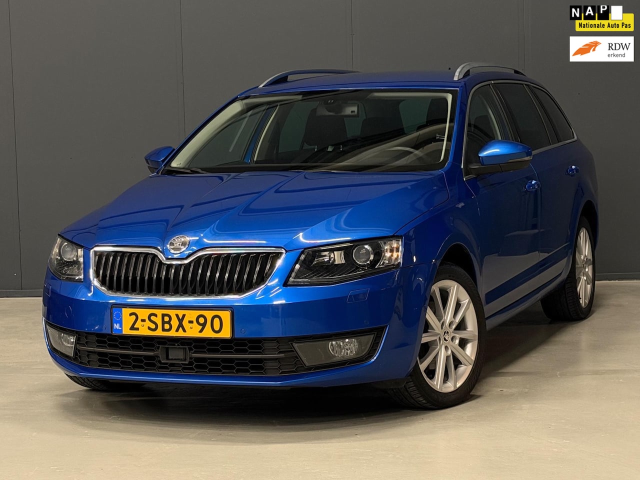 Skoda Octavia Combi - 1.2 TSI Greentech Elegance Businessline KEYLESS ENTRY-GO/NAVI/PDC/PARKASSIST - AutoWereld.nl
