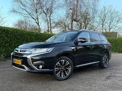 Mitsubishi Outlander - 2.0 PHEV Executive Edition Automaat | Camera | Navi | Leder/Alcantara | Stoelverwarming |