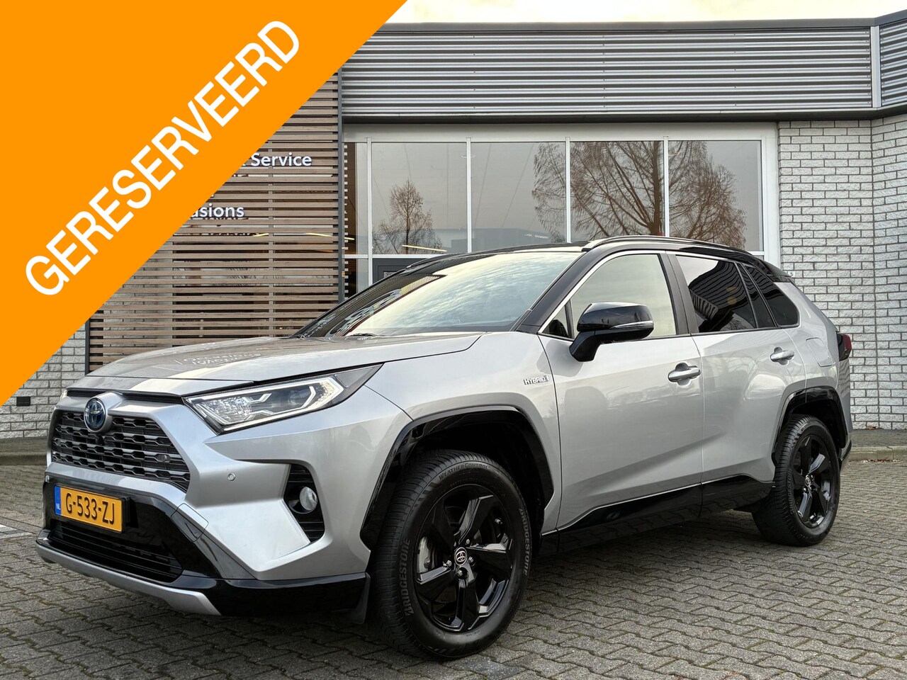 Toyota RAV4 - 2.5 HYBRID AWD BI-TONE TREKHAAK 1650KG TREKGEWICHT BLIND-SPOT EL-KLEP JBL-AUDIO KEYLESS PA - AutoWereld.nl