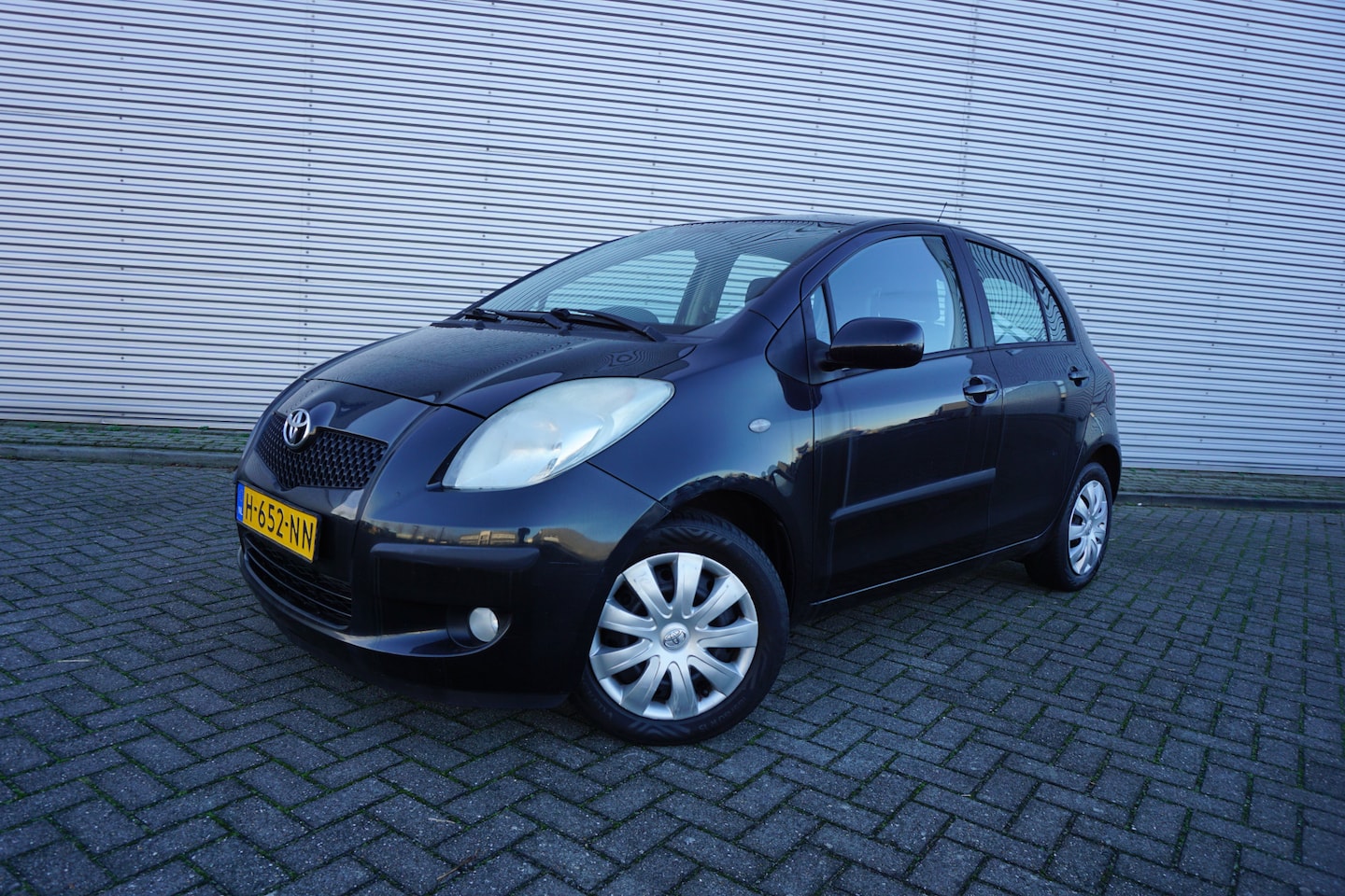 Toyota Yaris - 1.3 VVTi Sol Airco / Elektr. ramen / Parkeersens. - AutoWereld.nl