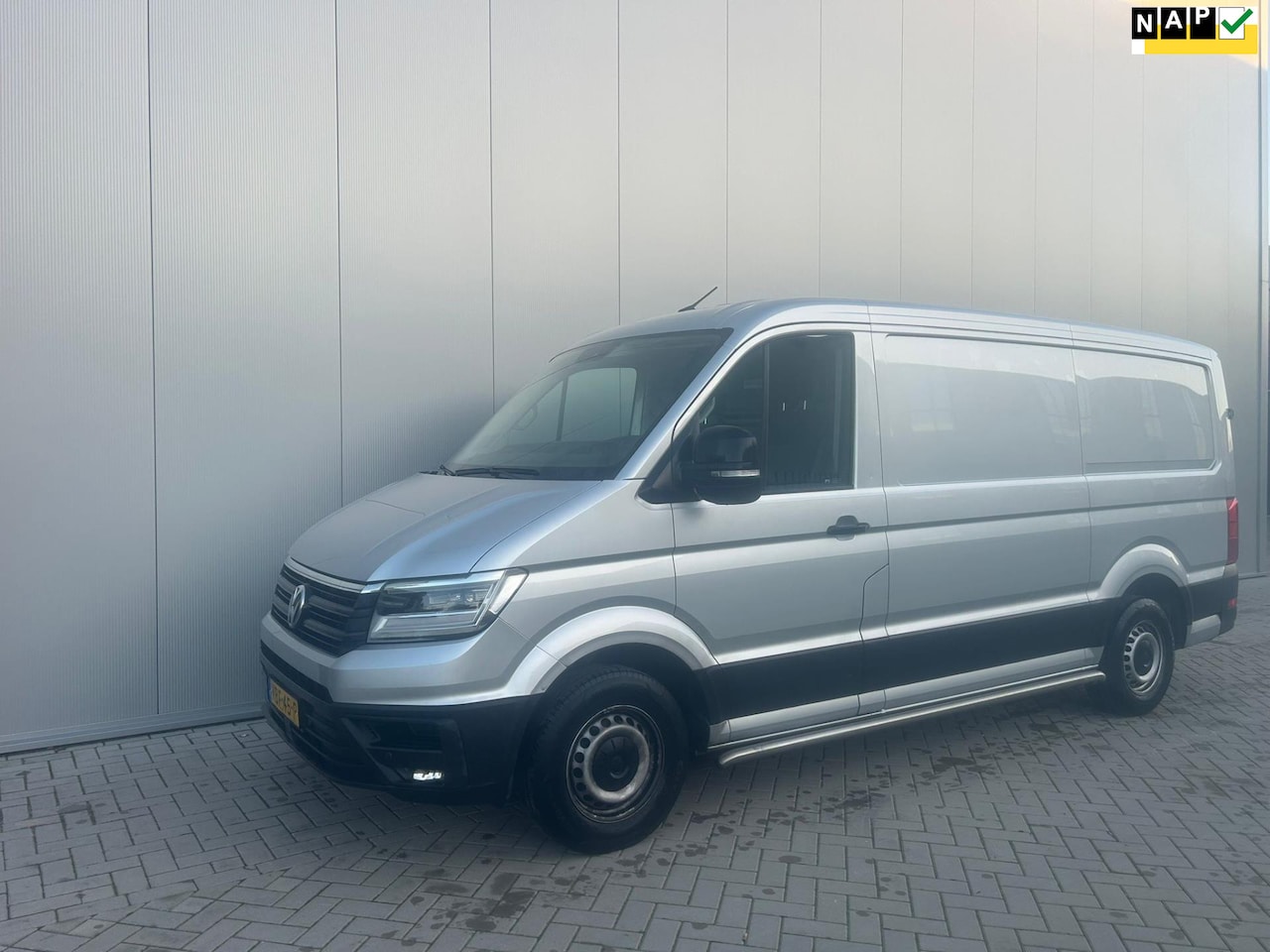 Volkswagen Crafter - 30 2.0 TDI L3H2 Highline 30 2.0 TDI L3H2 Highline - AutoWereld.nl