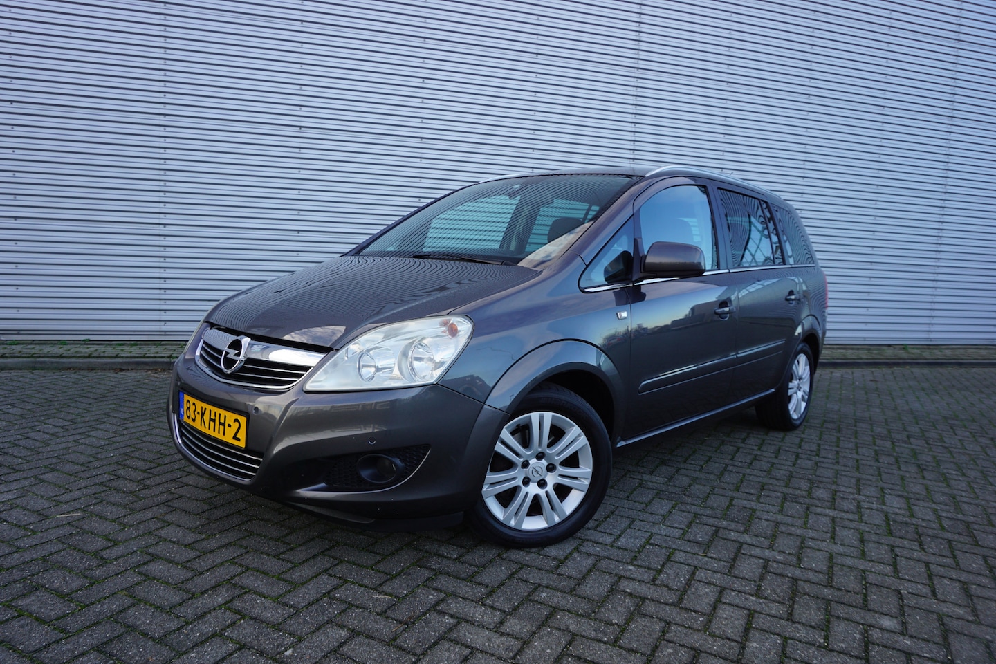 Opel Zafira - 1.8 Cosmo 7-Persoons / Climate / Navi / Cruise / Trekhaak / Lm velgen / NAP - AutoWereld.nl