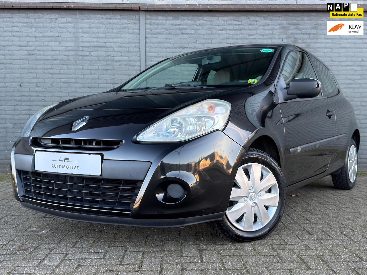 Renault Clio - 1.2 Special Line / NL-auto / Navi / Airco - AutoWereld.nl