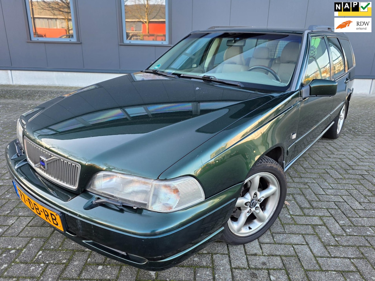 Volvo V70 - 2.4 Comfort 2.4 Comfort, AUTOMAAT, netto € 3.950, bijtel vriendelijk! - AutoWereld.nl