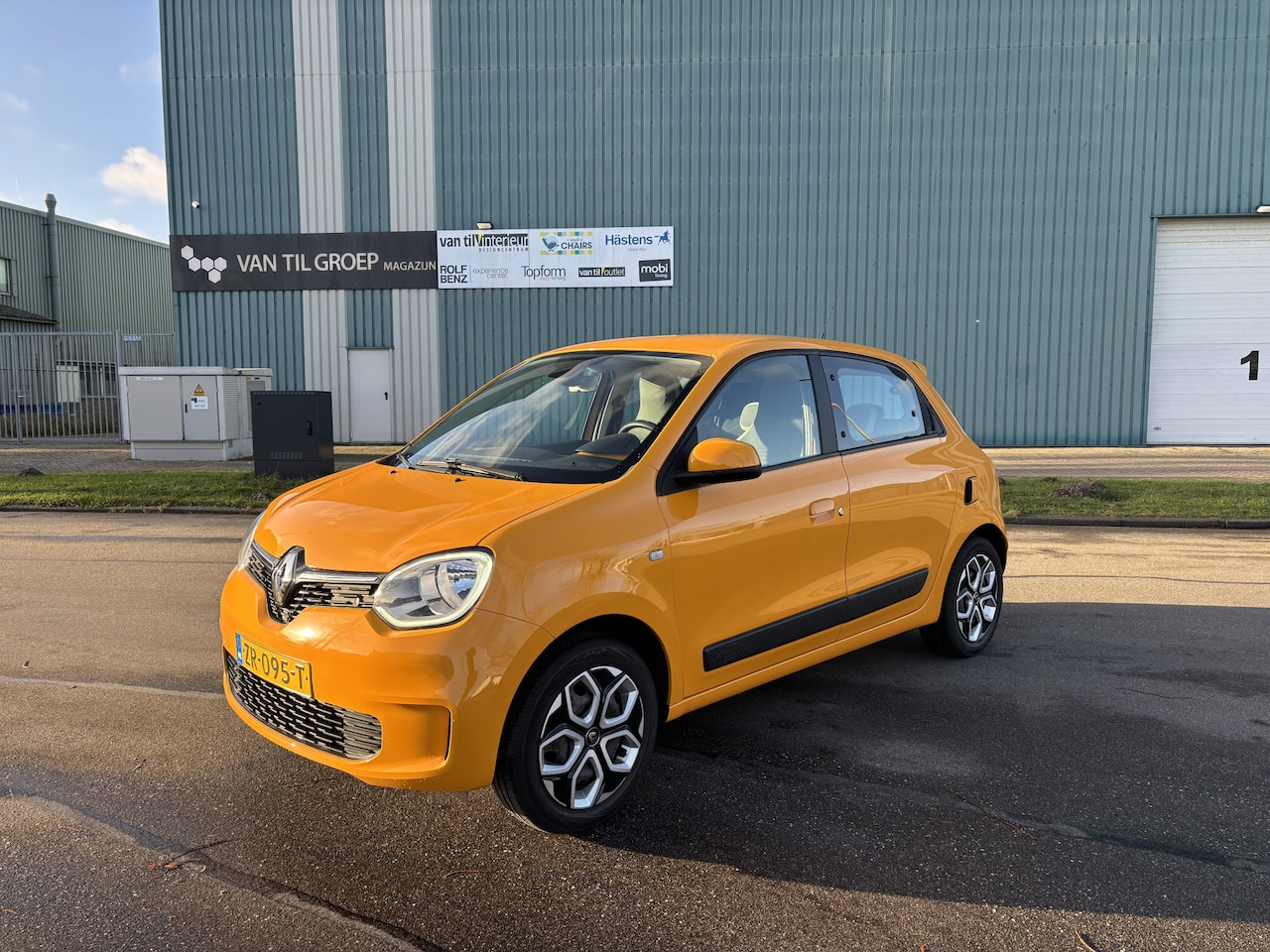 Renault Twingo - 1.0i SCe Collection 75 PK. Slechts 13.000 KM !!! Gewoon een nieuwe auto !! - AutoWereld.nl