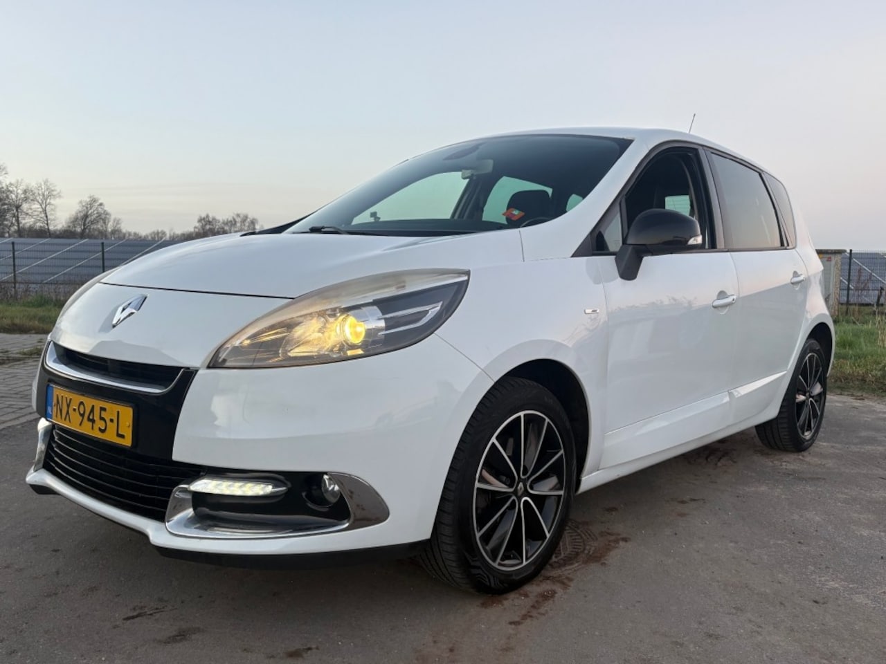 Renault Scénic - 1.2 TCE BOSE/ CRUISE / NAVI / TREKHAAK - AutoWereld.nl