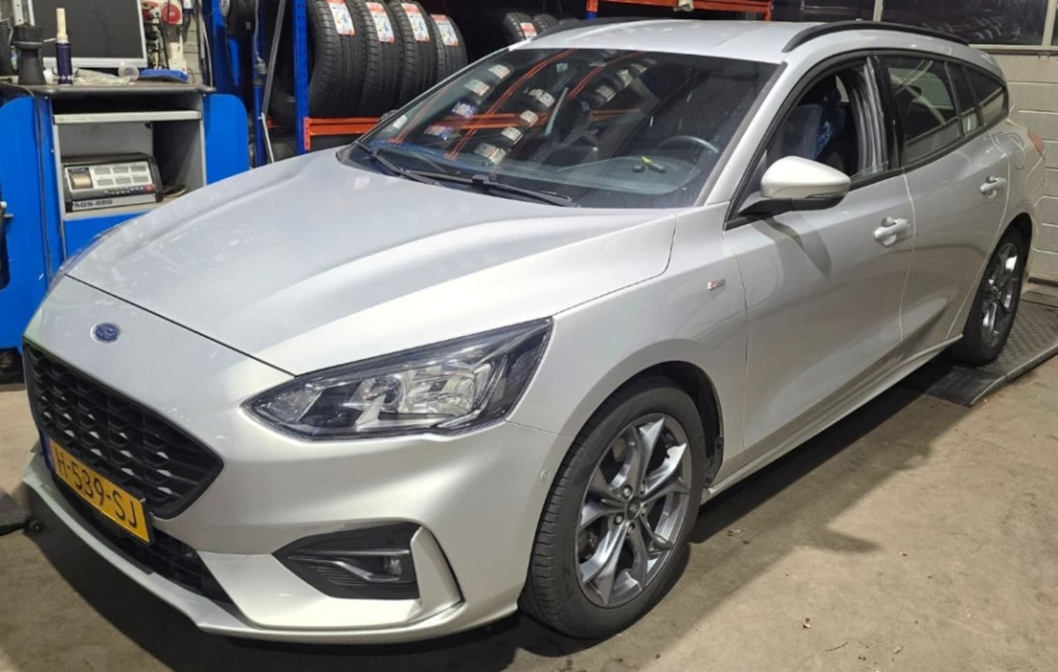 Ford Focus Wagon - 1.0 EcoBoost 125pk ST-Line Bus. Wagon - AutoWereld.nl