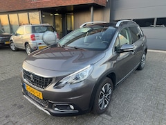 Peugeot 2008 - 1.2 PureTech Allure CAMERA CRUISE PANO TREKHAAK DEALER ONDERHOUDEN ORIG NL NAP