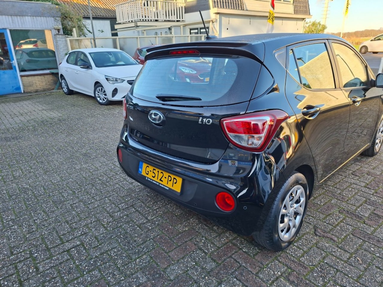 Hyundai i10 - 1.0i Comfort RADIO/AIRCO/NAVI/CRUISE/ELEC.RAMEN V+A/PDC