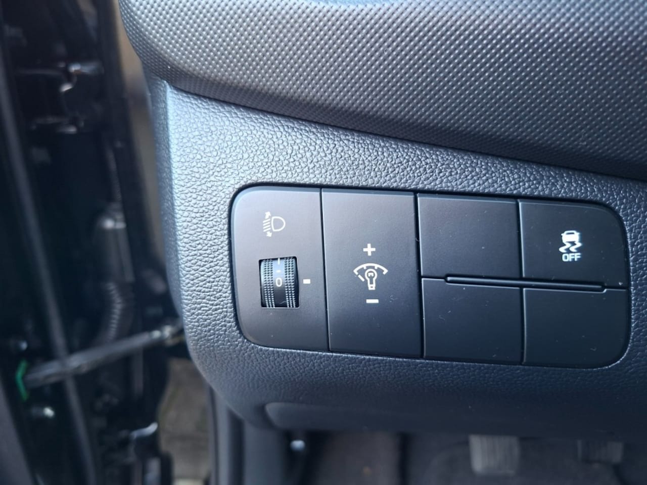 Hyundai i10 - 1.0i Comfort RADIO/AIRCO/NAVI/CRUISE/ELEC.RAMEN V+A/PDC