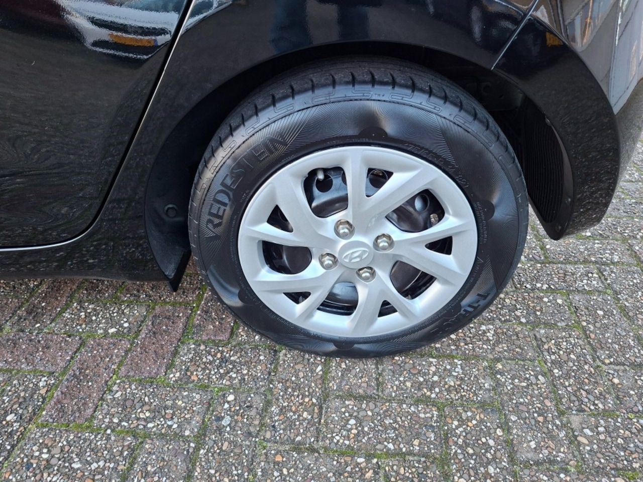 Hyundai i10 - 1.0i Comfort RADIO/AIRCO/NAVI/CRUISE/ELEC.RAMEN V+A/PDC