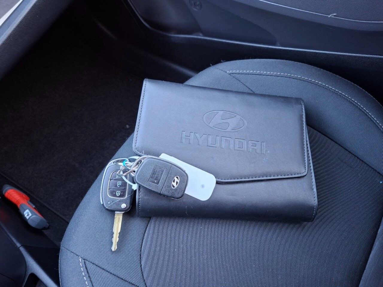 Hyundai i10 - 1.0i Comfort RADIO/AIRCO/NAVI/CRUISE/ELEC.RAMEN V+A/PDC