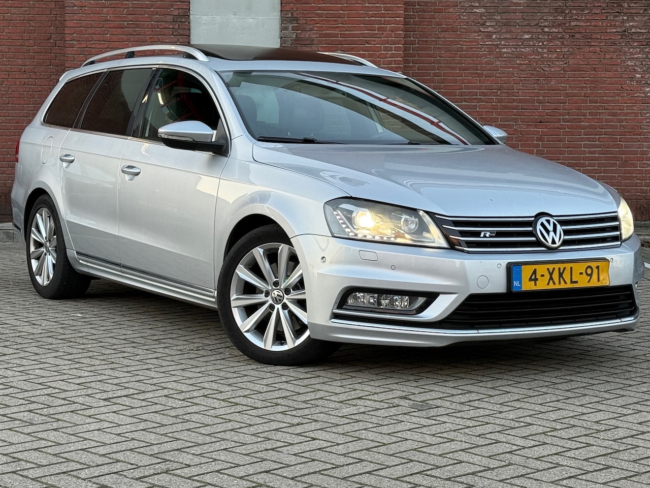 Volkswagen Passat Variant - 1.4 TSI R-Line Executive|AUTOMAAT|PANNO|LEDER|LED - AutoWereld.nl