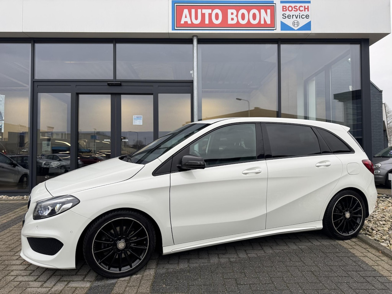 Mercedes-Benz B-klasse - 180 AMG AUTOMAAT NIGHT EDITION PLUS NAVI/LED/ 2XPDC/S&S/18''AMG/MEDIA/BTA/ NL AUTO/KM=NAP - AutoWereld.nl