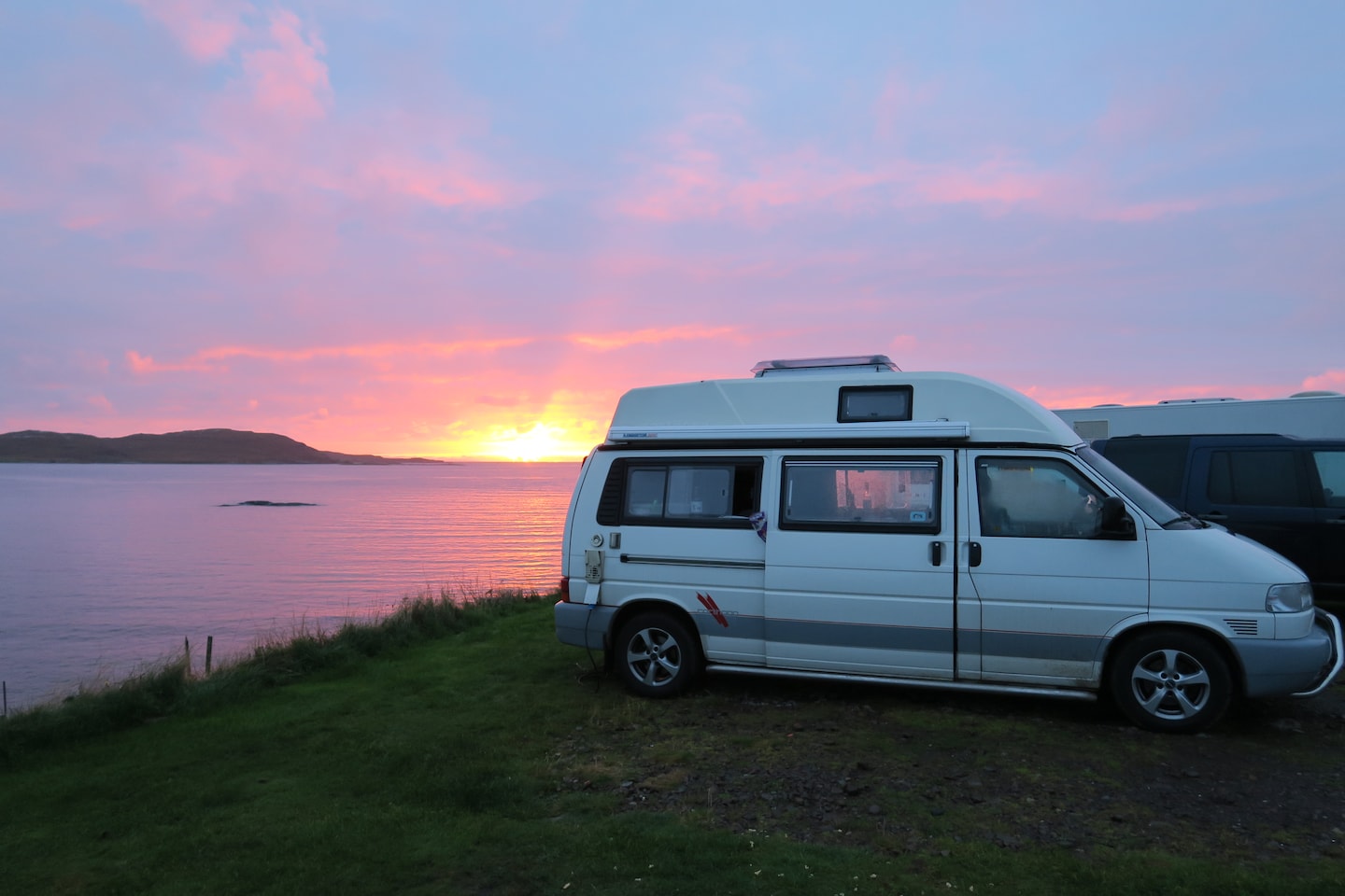 Volkswagen T4 - 2,5lt TDI Carthago kampeerauto met verhoogd dak - AutoWereld.nl