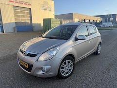 Hyundai i20 - 2011 1.2i 5-DRS Panoramadak Airco Trekhaak Aux