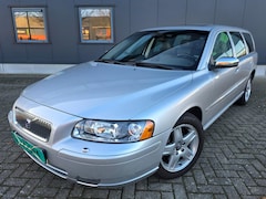 Volvo V70 - 2.5T AWD Momentum, netto € 6.950, schuifdak, etc., bijtelvriendelijk