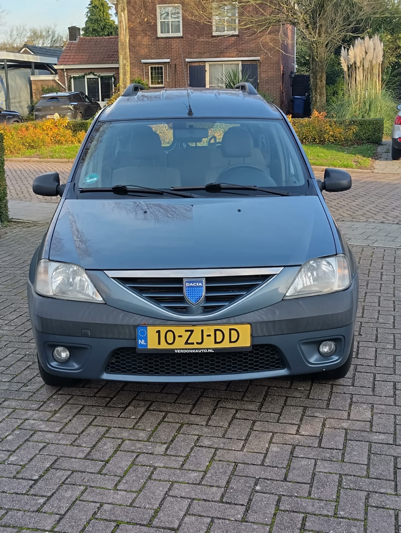 Dacia Logan MCV - 1.6-16V Lauréate 7p. - AutoWereld.nl