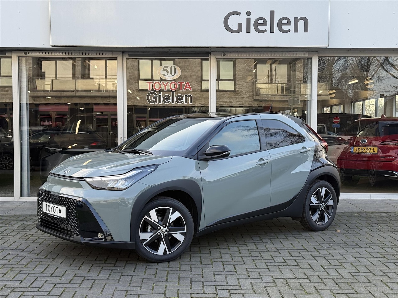Toyota Aygo X - 1.5 Hybrid 116pk CVT Pulse Bi-Tone | Apple CarPlay/Android auto, Privacy glass, Lichtmetal - AutoWereld.nl