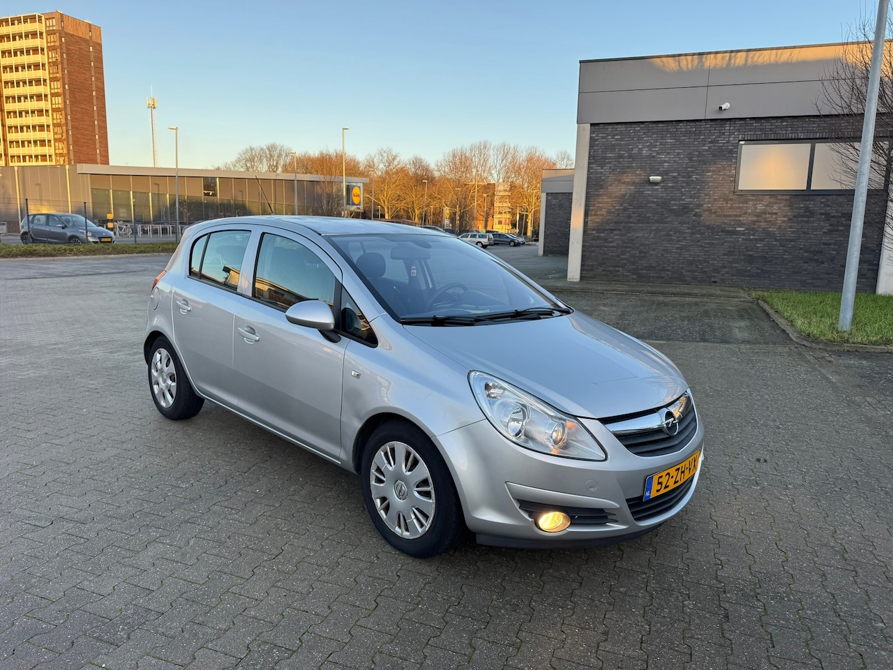Opel Corsa - 1.4-16V Enjoy 1.4-16V Enjoy - AutoWereld.nl