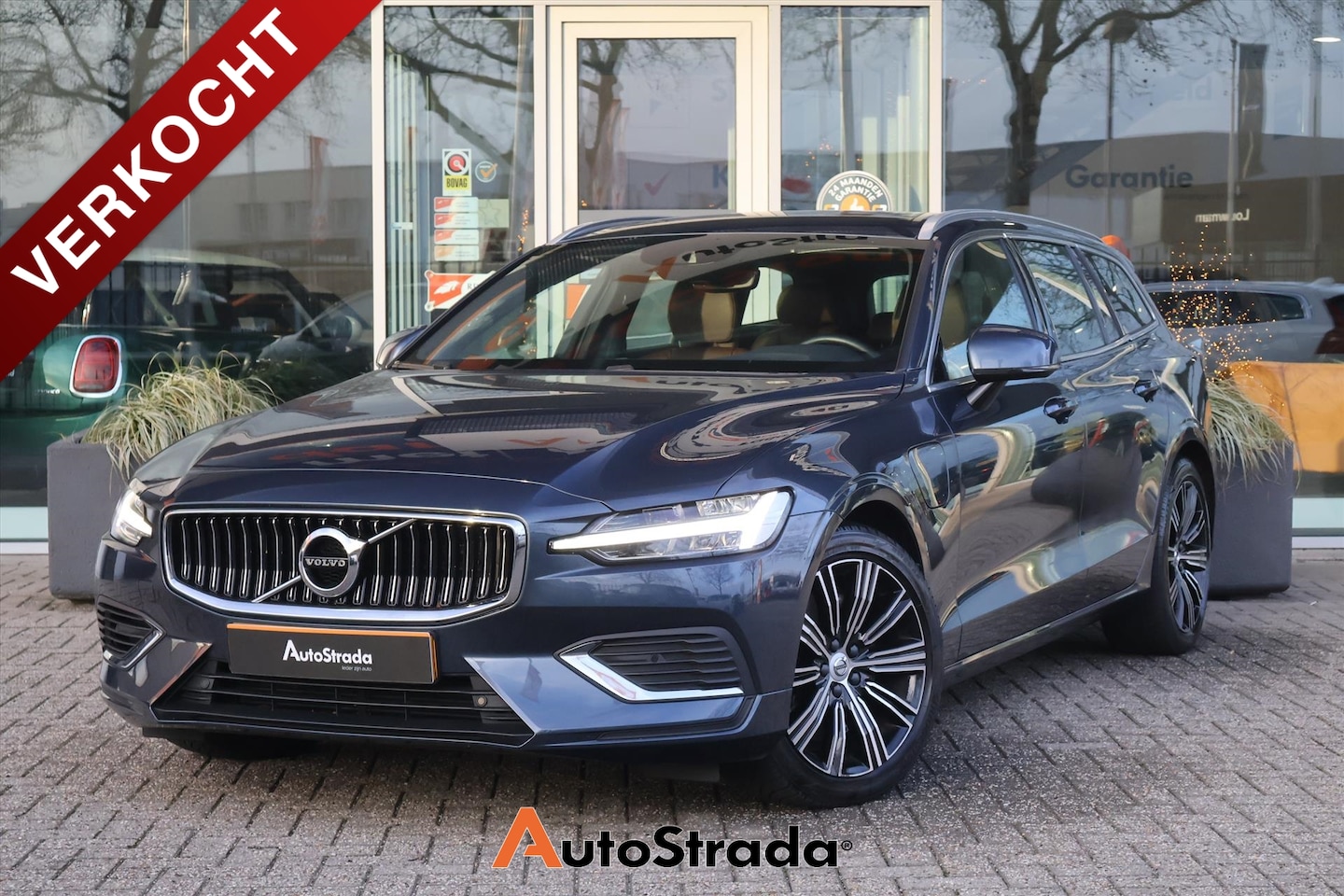 Volvo V60 - T6 Inscription Twin Engine 340pk AWD | ACC | Leder | Camera | Stoelverwarming | Memory | C - AutoWereld.nl