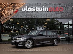 BMW 3-serie Touring - 330e High Executive M-Sport 290pk , Adaptive cruise, Trekhaak, Sfeerverlichting,